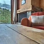 Chalet Spacieux à Pour 9 – Vue Panoramique Mont-blanc, Jacuzzi, Jardin&parking