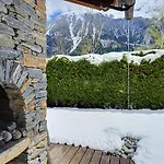 Chalet Spacieux à Pour 9 – Vue Panoramique Mont-blanc, Jacuzzi, Jardin&parking *