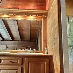 Chalet Spacieux à Pour 9 – Vue Panoramique Mont-blanc, Jacuzzi, Jardin&parking