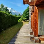 Spacieux à Pour 9 – Vue Panoramique Mont-blanc, Jacuzzi, Jardin&parking Chamonix