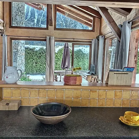 Chalet Spacieux A Pour 9 - Vue Panoramique Mont-blanc, Jacuzzi, Jardin & Parking *