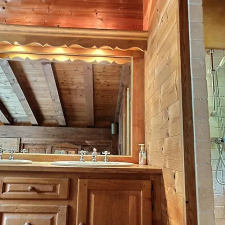 Chalet Spacieux A Pour 9 - Vue Panoramique Mont-blanc, Jacuzzi, Jardin & Parking