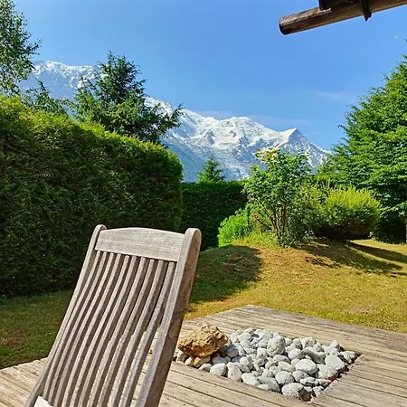 Spacieux à Pour 9 – Vue Panoramique Mont-blanc, Jacuzzi, Jardin&parking * Chamonix